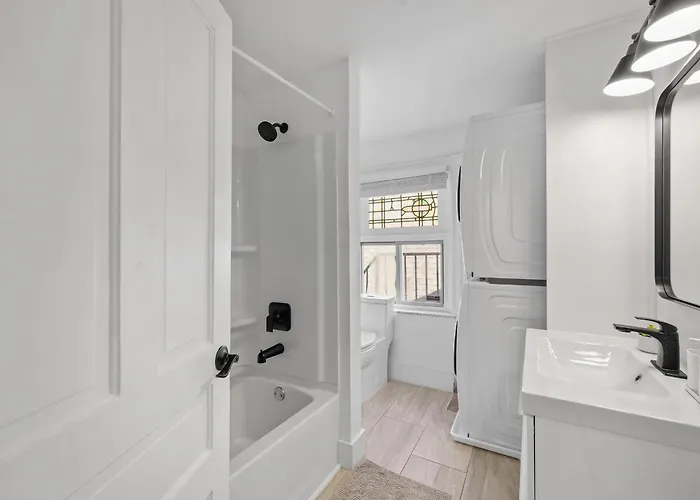 Apartment Shadyside, Pittsburgh, Modern And Stylish 1 Bedroom Unit5 With Free Parking Pittsburgh
