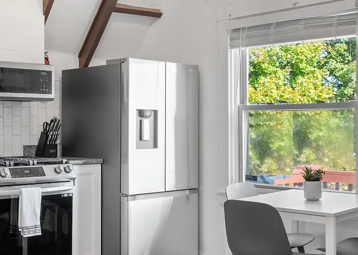 Apartment Shadyside, Pittsburgh, Modern And Stylish 1 Bedroom Unit5 With Free Parking