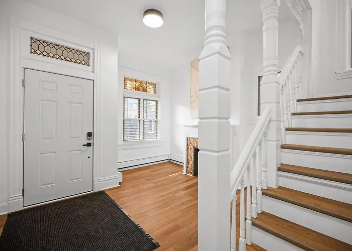 Shadyside, Pittsburgh, Modern And Stylish 1 Bedroom Unit5 With Free Parking Apartment Pittsburgh