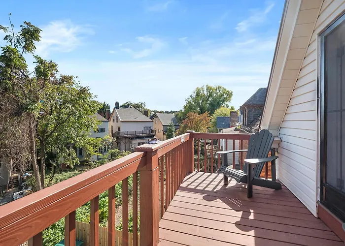 Shadyside, Pittsburgh, Modern And Stylish 1 Bedroom Unit5 With Free Parking *