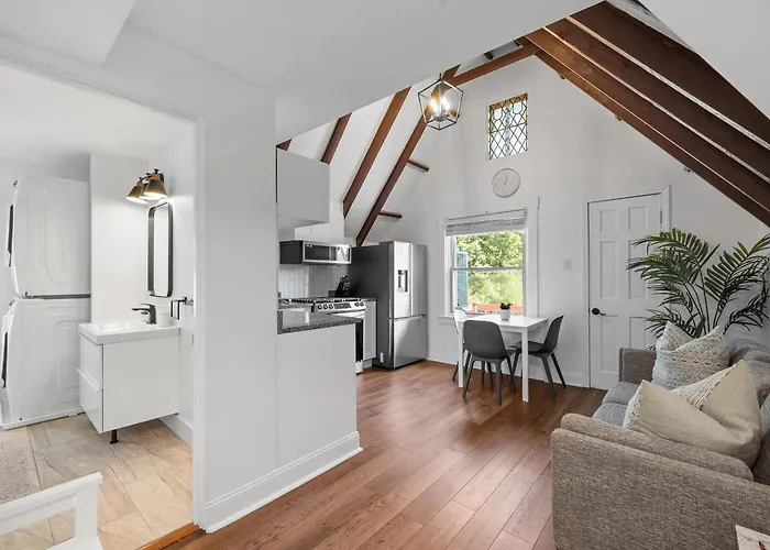 Shadyside, Pittsburgh, Modern And Stylish 1 Bedroom Unit5 With Free Parking Pittsburgh
